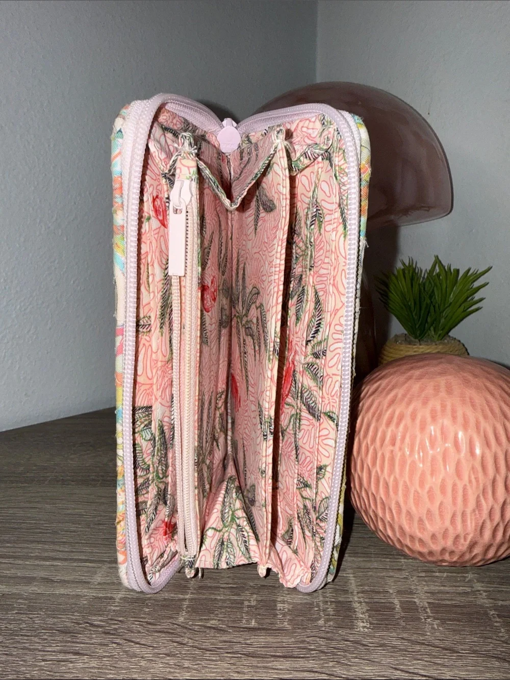 Vera Bradley ~Rain Forest Canopy~ Zip Around Accordion Style Wristlet Wallet - Picture 4 of 7